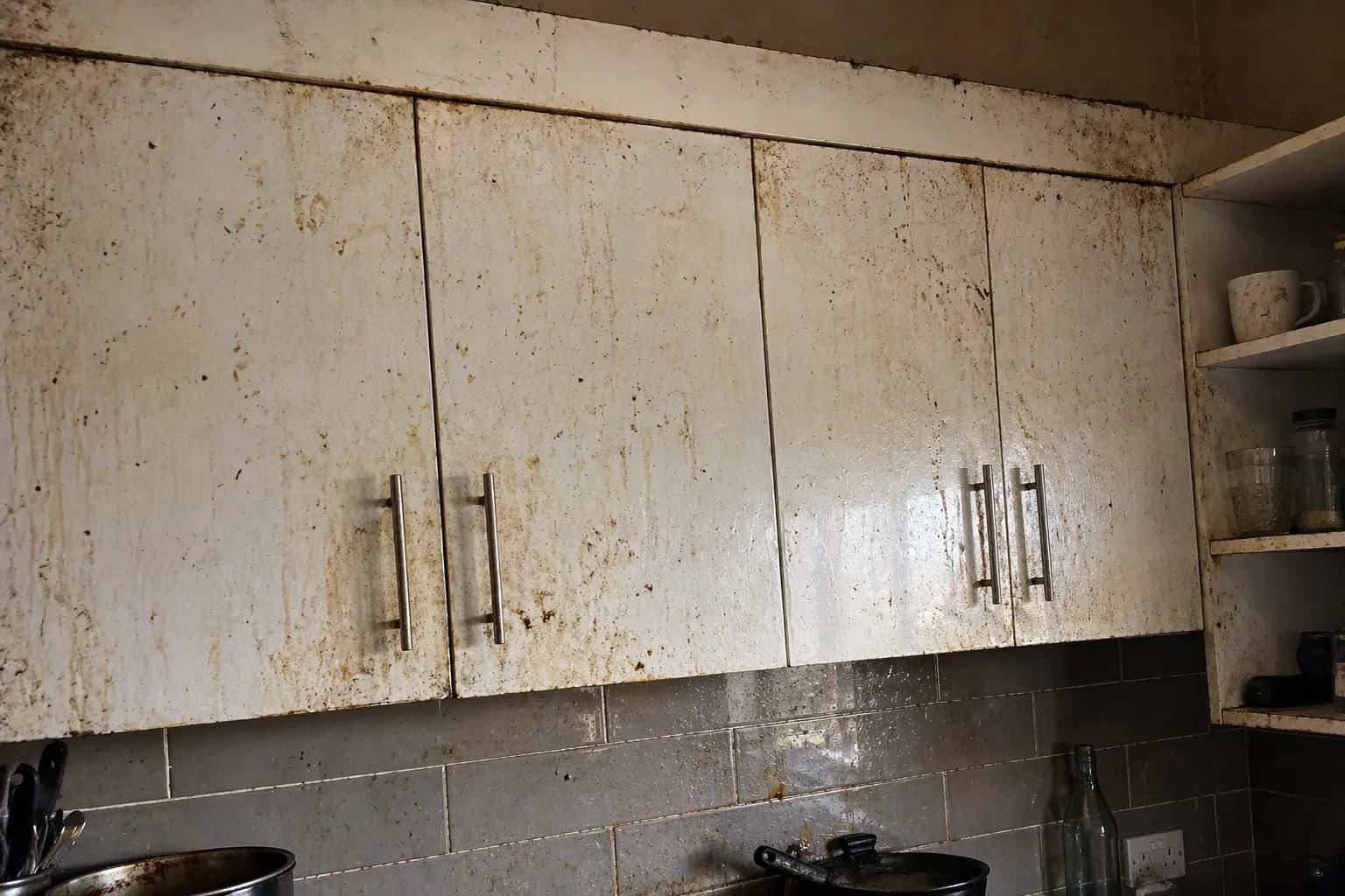 Kitchen cabinet before cleaning
